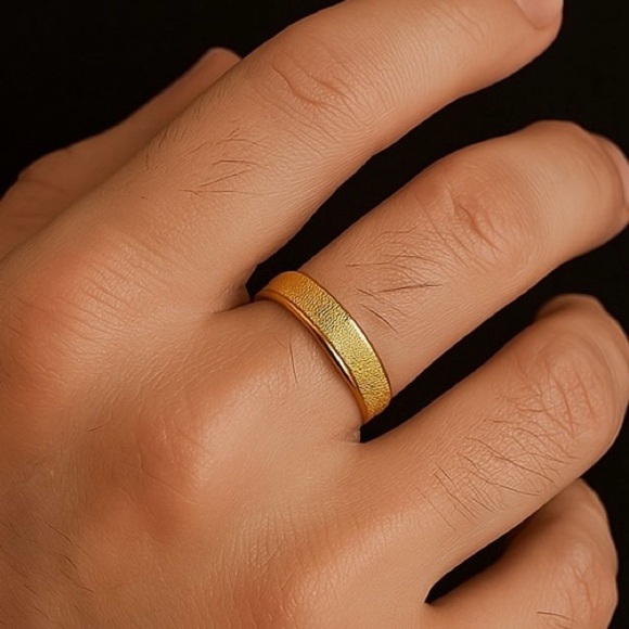 Exclusive sale: Stainless Steel 6mm gold ring - Size 9 - Picture 1 of 5